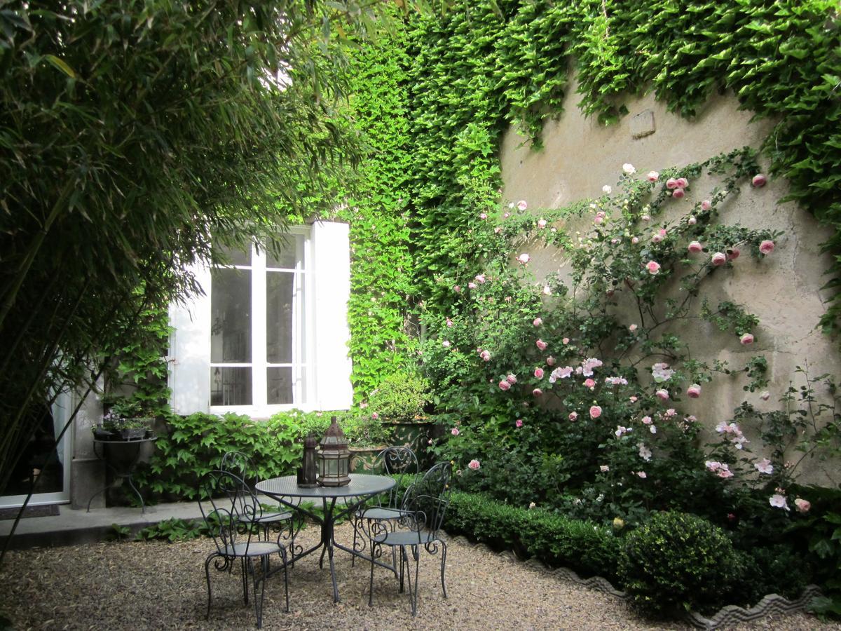 Le Logis Blanc Bed&Breakfast Coursan Exterior photo